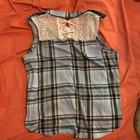 No Boundaries Top Size Large - Picture 2 of 3